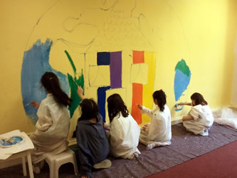 Wandgestaltung mit Kindern der Nachmittagsbetreuung